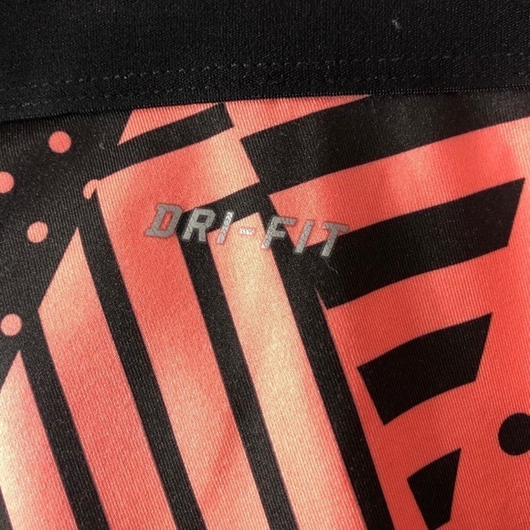 Nike Pro Dri-Fit Neon Cropped Leggings - Picture 5 of 5